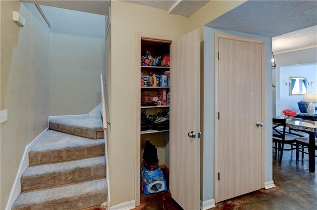 8112 N Lawn Avenue, Kansas City, MO 64119