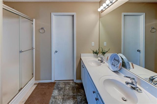8112 N Lawn Avenue, Kansas City, MO 64119