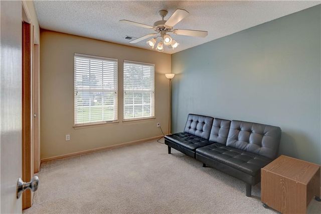 8112 N Lawn Avenue, Kansas City, MO 64119