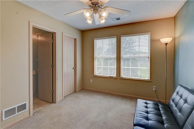 8112 N Lawn Avenue, Kansas City, MO 64119