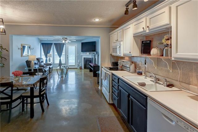 8112 N Lawn Avenue, Kansas City, MO 64119
