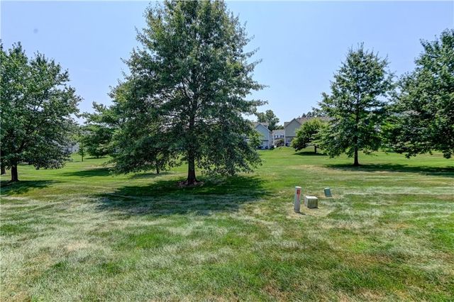 8112 N Lawn Avenue, Kansas City, MO 64119