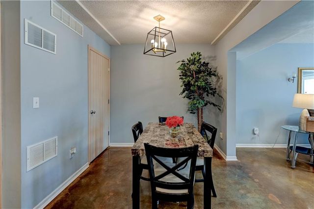 8112 N Lawn Avenue, Kansas City, MO 64119