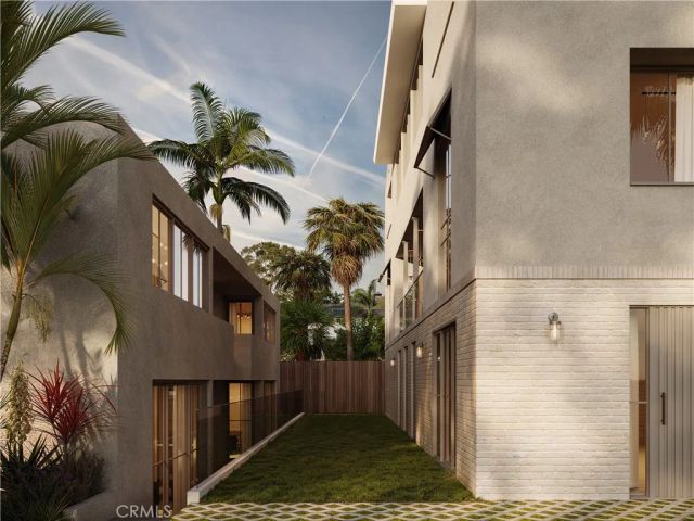 315 University Drive, Costa Mesa, CA 92627