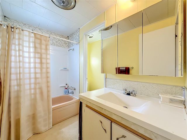4676 66TH LANE N 20, St Petersburg, FL 33709