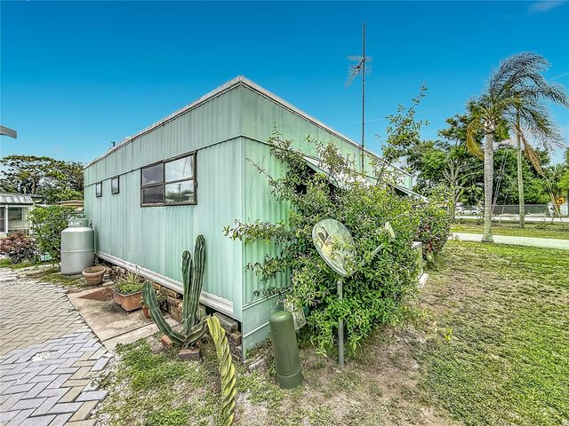 4676 66TH LANE N 20, St Petersburg, FL 33709