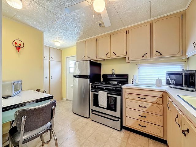 4676 66TH LANE N 20, St Petersburg, FL 33709