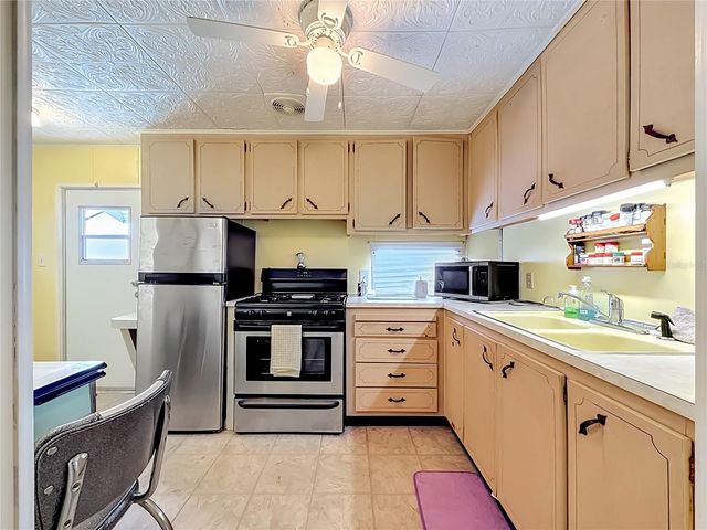 4676 66TH LANE N 20, St Petersburg, FL 33709