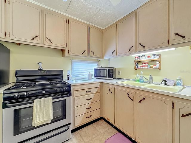 4676 66TH LANE N 20, St Petersburg, FL 33709