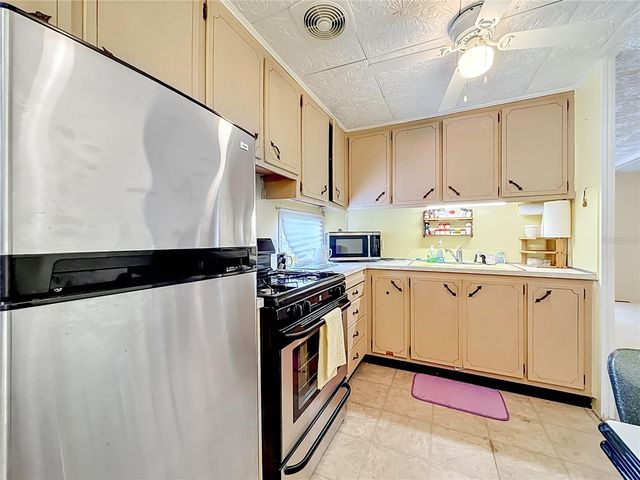 4676 66TH LANE N 20, St Petersburg, FL 33709