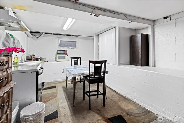 12206 1st Avenue S, Seattle, WA 98168