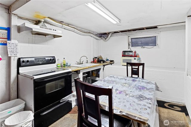 12206 1st Avenue S, Seattle, WA 98168