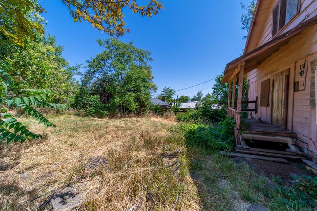 1868 Gold Street, Redding, CA 96001