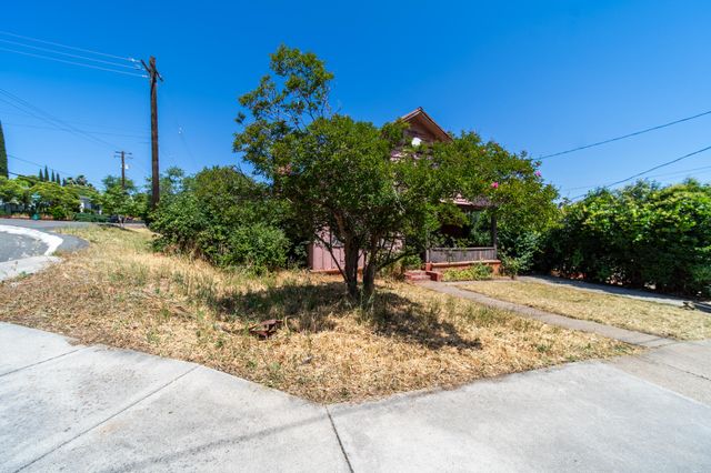 1868 Gold Street, Redding, CA 96001