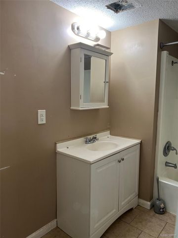 35945 Herman Street, Romulus, MI 48174