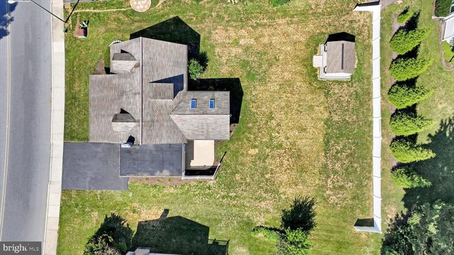 143 S OAK ST, Lititz, PA 17543
