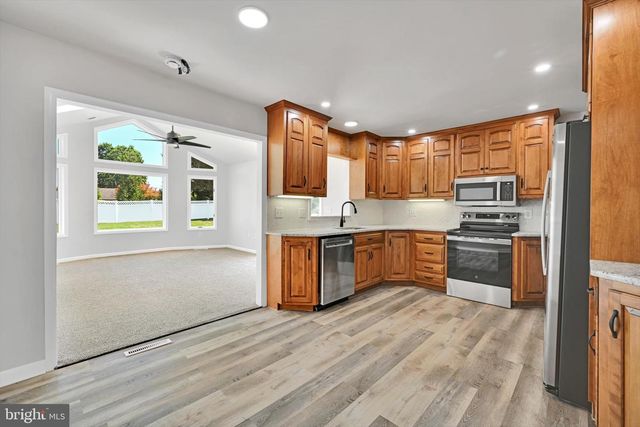 143 S OAK ST, Lititz, PA 17543