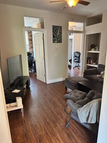 115 Salem St 10, Boston, MA 02113