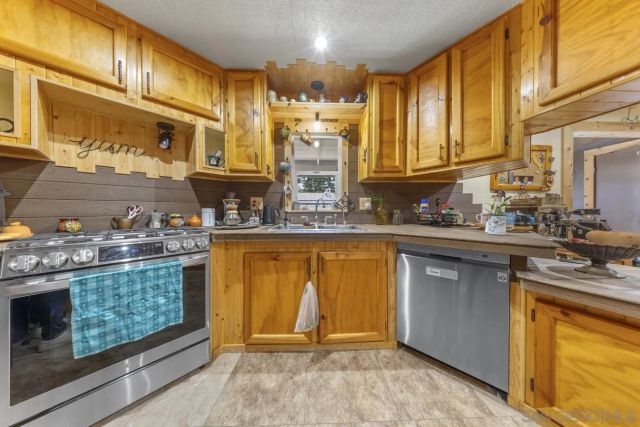 1380 Oak Hill Dr SPC 42, Escondido, CA 92026