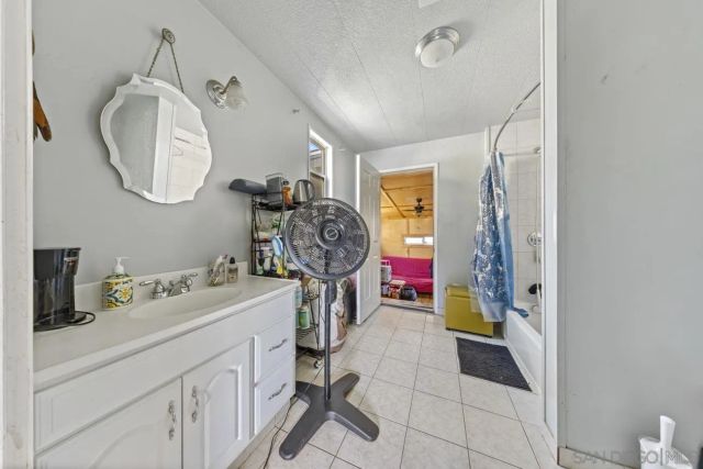 1380 Oak Hill Dr SPC 42, Escondido, CA 92026