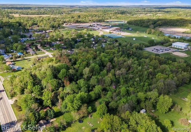 4180 N Genesee Road, Flint, MI 48506