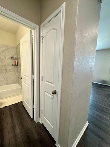 121 English Oak ST, Georgetown, TX 78626