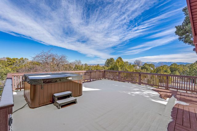 129 Piedra Loop, White Rock, NM 87547