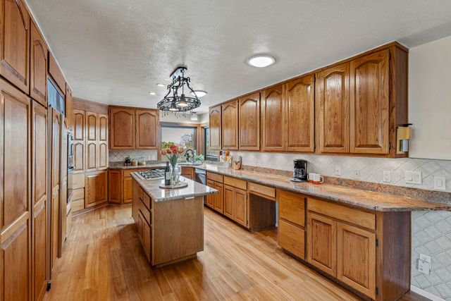 129 Piedra Loop, White Rock, NM 87547