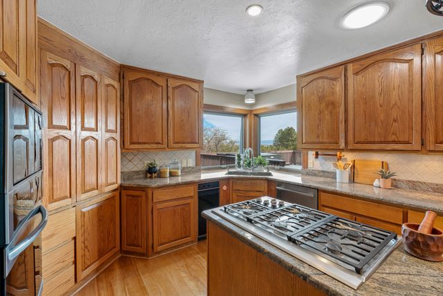 129 Piedra Loop, White Rock, NM 87547