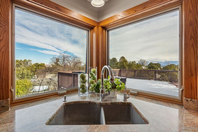 129 Piedra Loop, White Rock, NM 87547