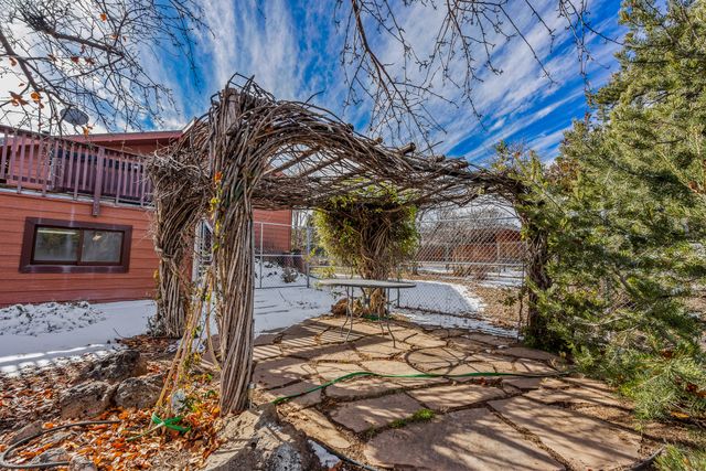 129 Piedra Loop, White Rock, NM 87547