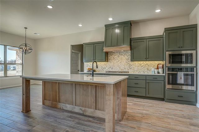 240 Meadowlark Lane, Blanchard, OK 73010