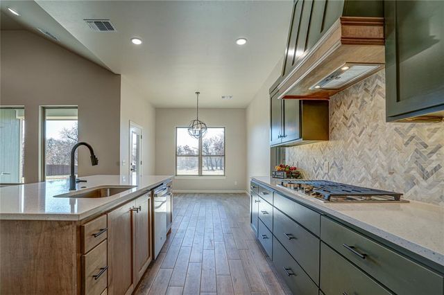 240 Meadowlark Lane, Blanchard, OK 73010