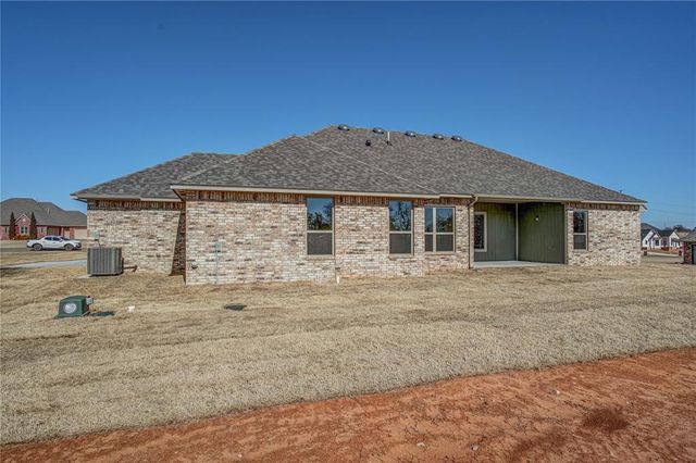 240 Meadowlark Lane, Blanchard, OK 73010