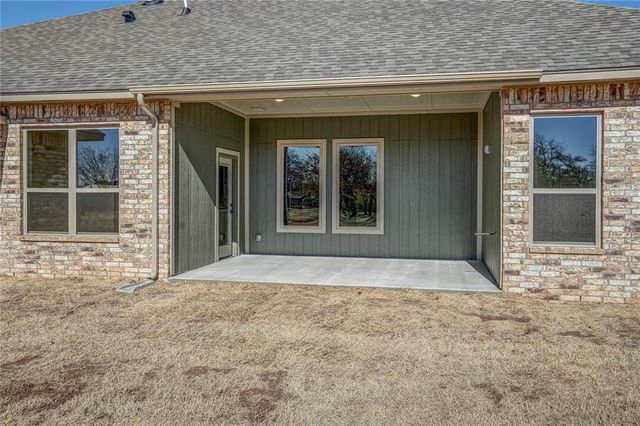 240 Meadowlark Lane, Blanchard, OK 73010