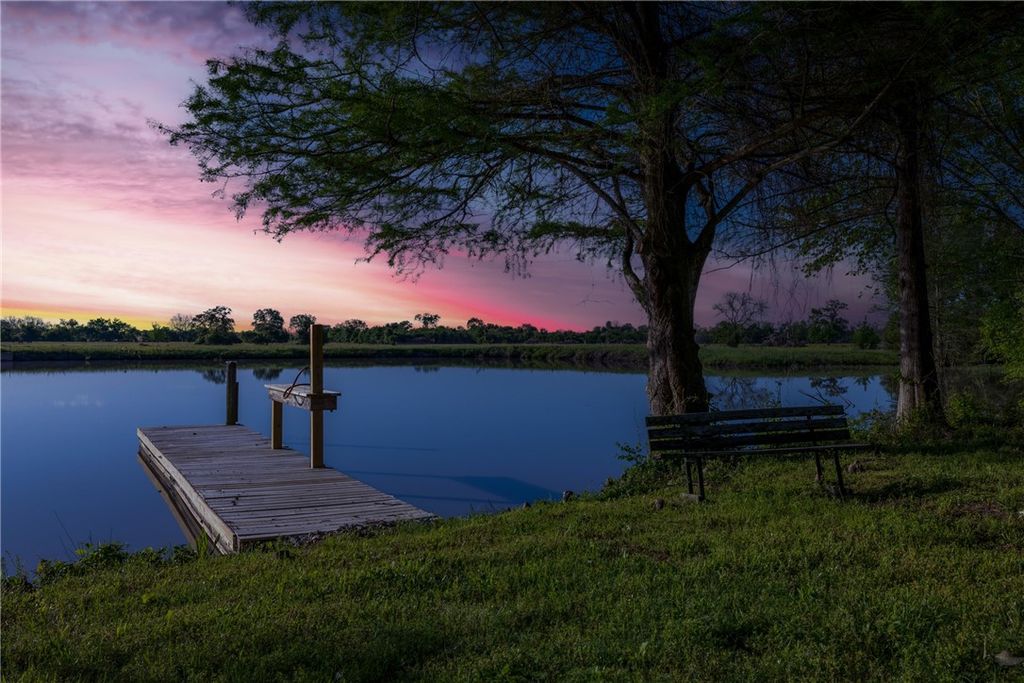 000 Clear Lake Rd, Bryan, TX 77808 — exterior