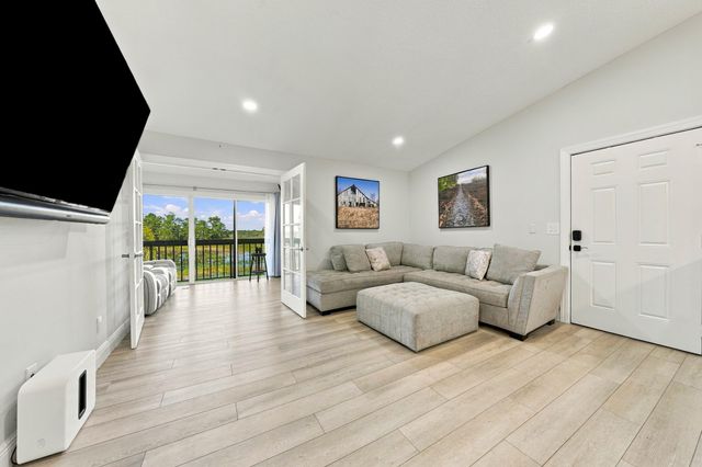 1111 DUNCAN Circle 202, Palm Beach Gardens, FL 33418