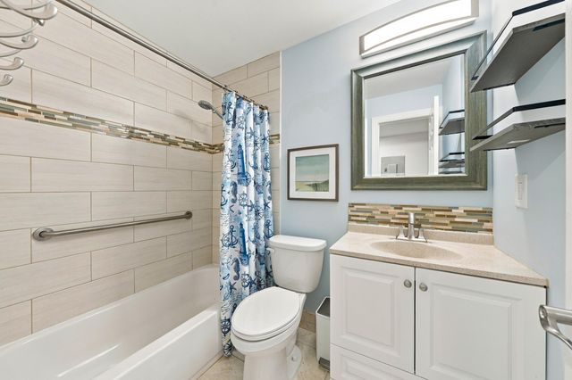 1111 DUNCAN Circle 202, Palm Beach Gardens, FL 33418