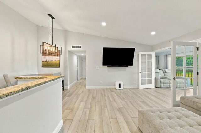 1111 DUNCAN Circle 202, Palm Beach Gardens, FL 33418