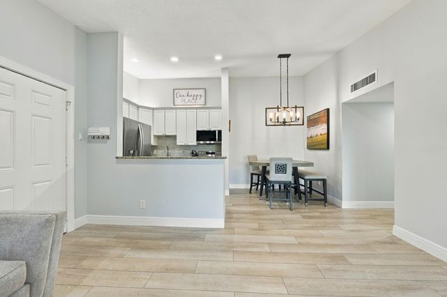 1111 DUNCAN Circle 202, Palm Beach Gardens, FL 33418