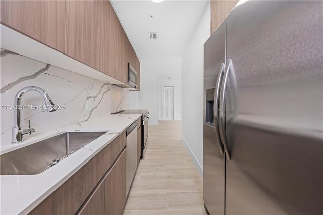 32 NW 14th Ave 2, Miami, FL 33125