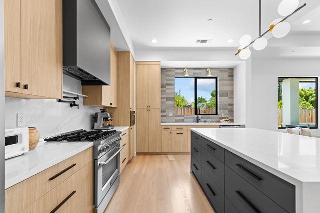 4031 Della Ct, Rocklin, CA 95677