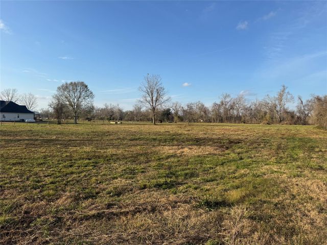 303 County Road 608, Angleton, TX 77515