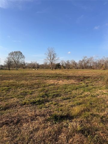 303 County Road 608, Angleton, TX 77515