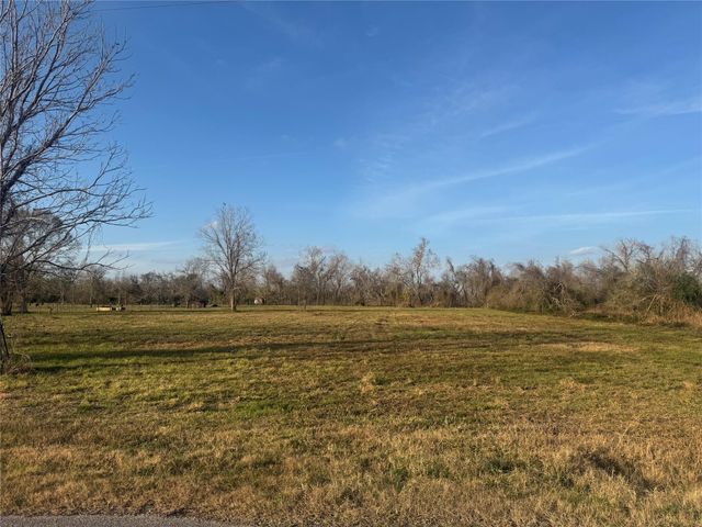 303 County Road 608, Angleton, TX 77515