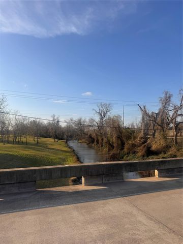 303 County Road 608, Angleton, TX 77515