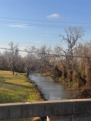 303 County Road 608, Angleton, TX 77515