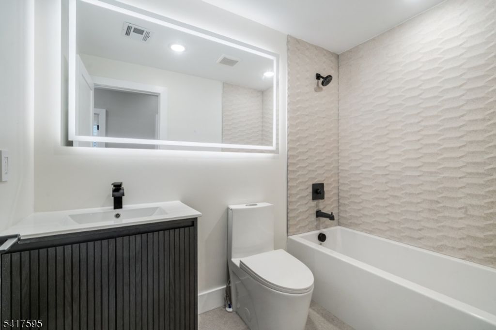 Image 11 of property listing at 31 Grace St, Irvington Twp., NJ 07111