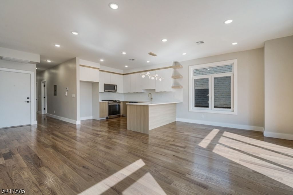 Image 20 of property listing at 31 Grace St, Irvington Twp., NJ 07111