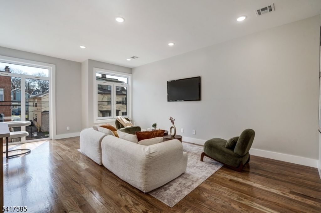 Image 5 of property listing at 31 Grace St, Irvington Twp., NJ 07111